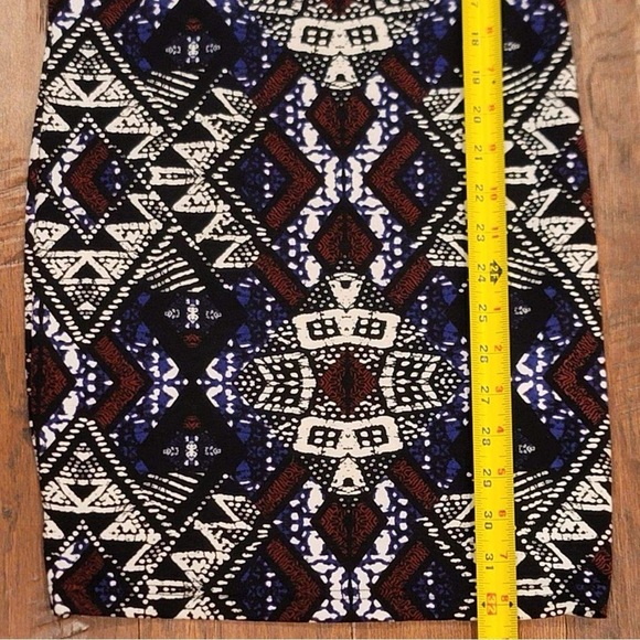 Medium Geometric Patterned Sleeveless Dress - Picture 5 of 12